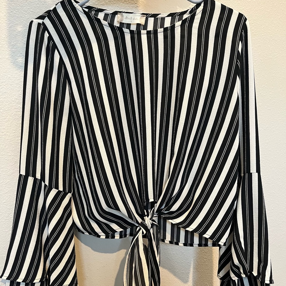 New Without Tags, Tie/Crop front. Bell sleeves